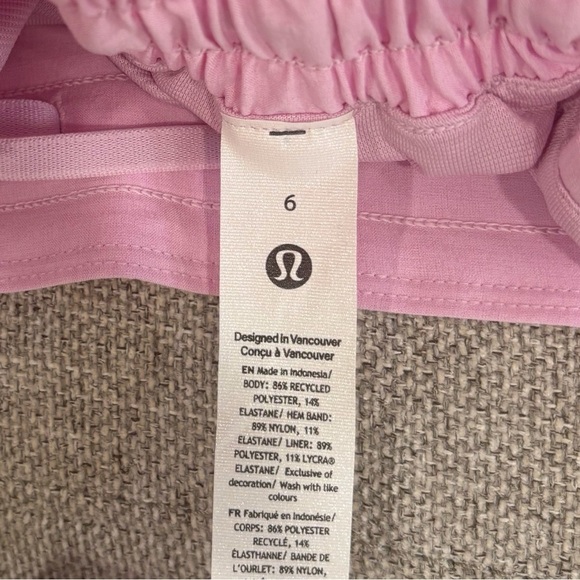 NWT Lululemon Hotty Hot Low Rise Shorts 2.5" In Vita Pink Size 6 - Picture 5 of 6